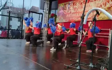 Galeria aktualności ,,Szalona si&oacute;demka " na występach podczas Świątecznego Kiermaszu 2