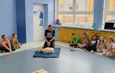 Galeria aktualności akcja bicia rekordu w jednoczesnym udzielaniu pierwszej pomocy 14