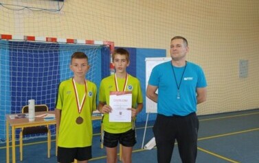Galeria aktualności II miejsce Piotrka i Łukasza w Gminnych Eliminacjach w Drużynowym Turnieju Tenisa Stołowego 5