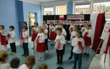 Galeria aktualności Uroczysty apel upamiętniający odzyskanie przez Polskę niepodległości 3