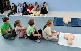 Galeria aktualności akcja bicia rekordu w jednoczesnym udzielaniu pierwszej pomocy 6