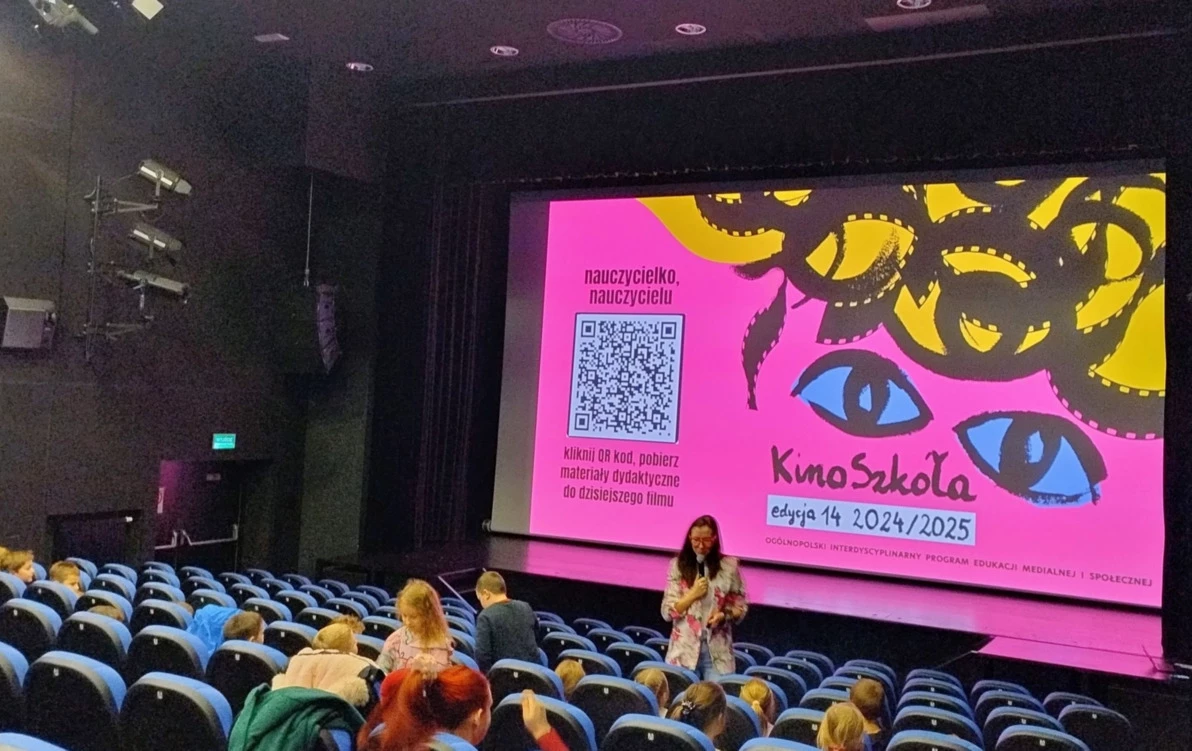 Zdjęcie do Kino Szkoła - wyjazd uczni&oacute;w klas I-III do Drawska Pomorskiego na film pt. Wielka przygoda Niny.