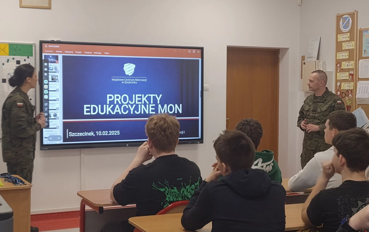 Zdjęcie do Wojskowe Centrum Rekrutacji ze Szczecinka z wizytą w naszej szkole